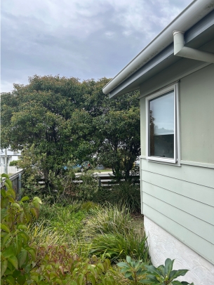 The unit has an established, low maintenance garden. 